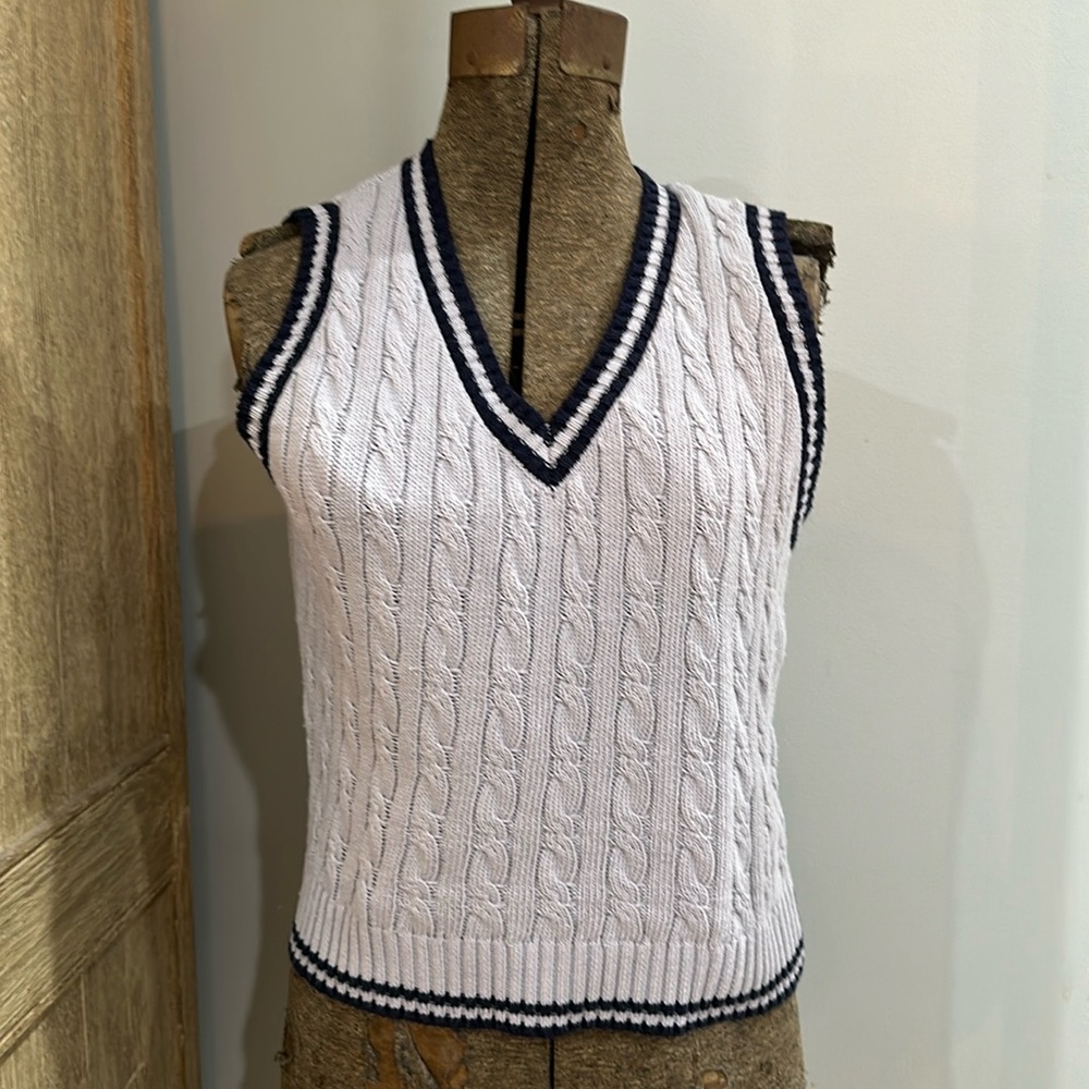 Brandy Melville cable knit sweater vest size small
